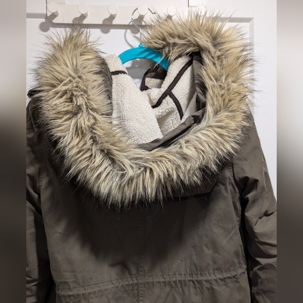 Aritzia Olive Green Parka with Faux Fur Hood Trim - Picture 4 of 16